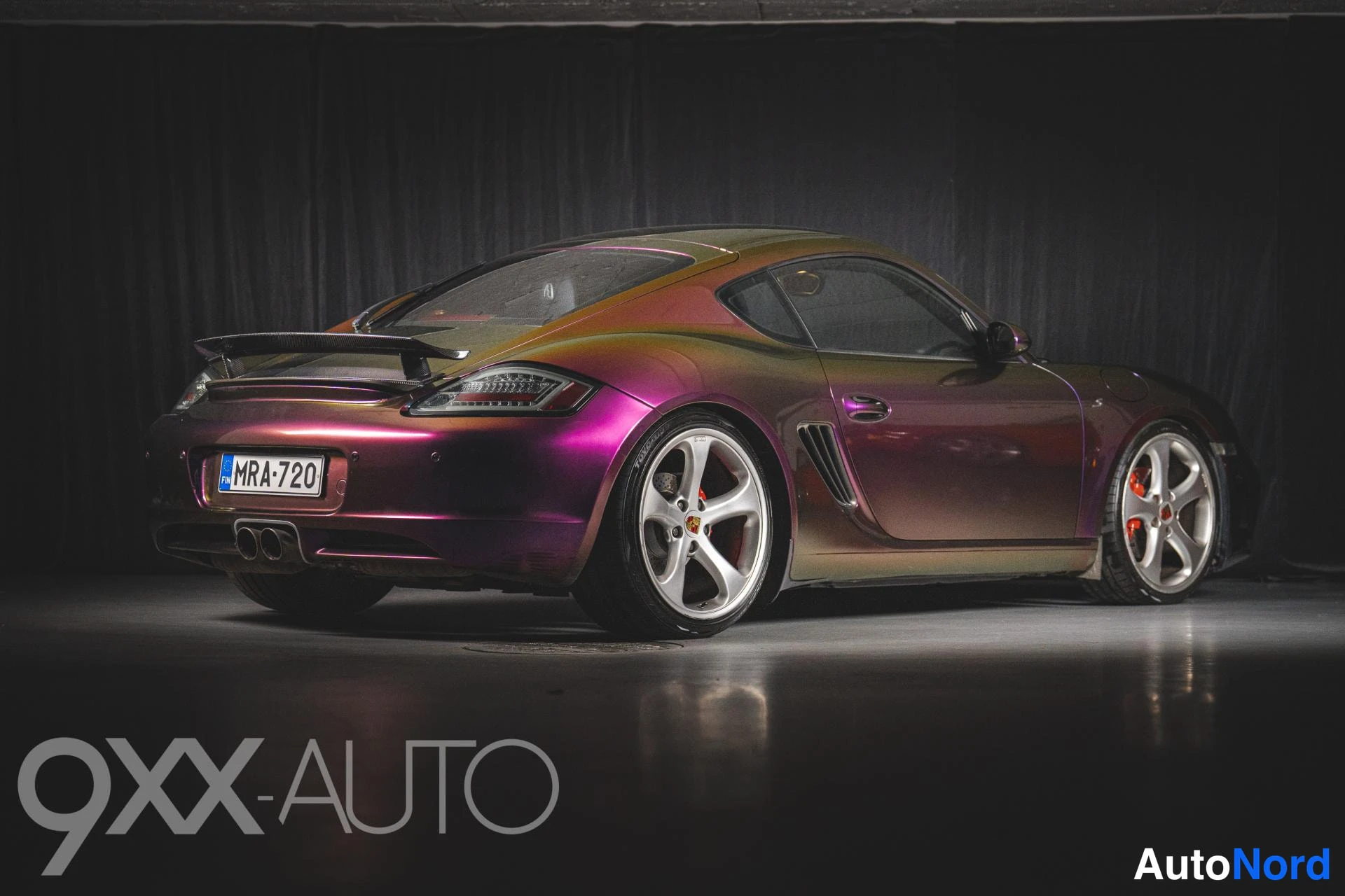 Musta Porsche Cayman 2006, ulkokuva 8