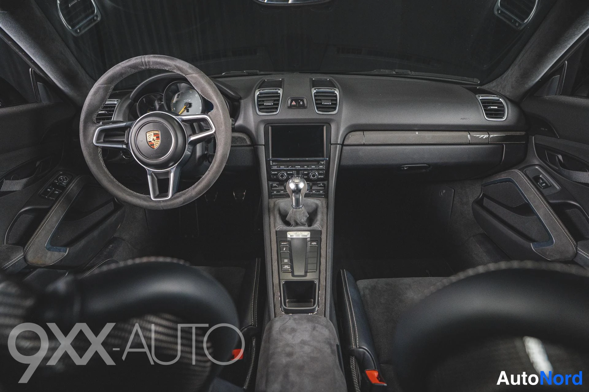 Musta Porsche Cayman 2016, ulkokuva 17