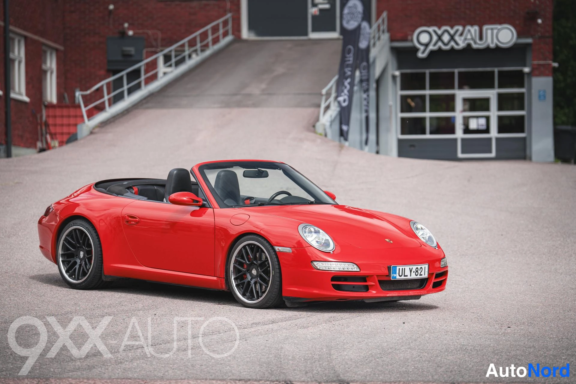 Punainen Porsche 911 2005, ulkokuva 1