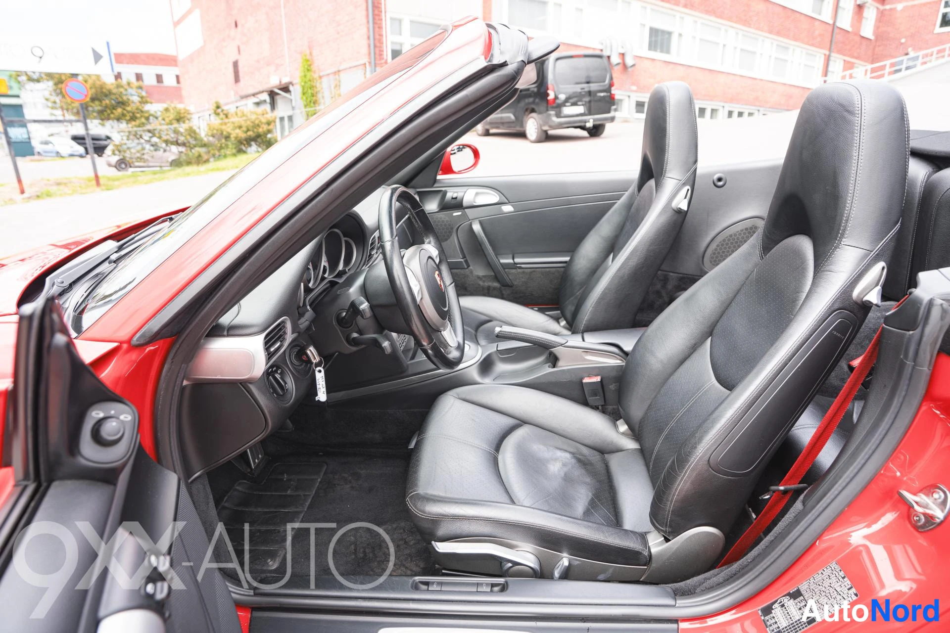 Punainen Porsche 911 2005, ulkokuva 12
