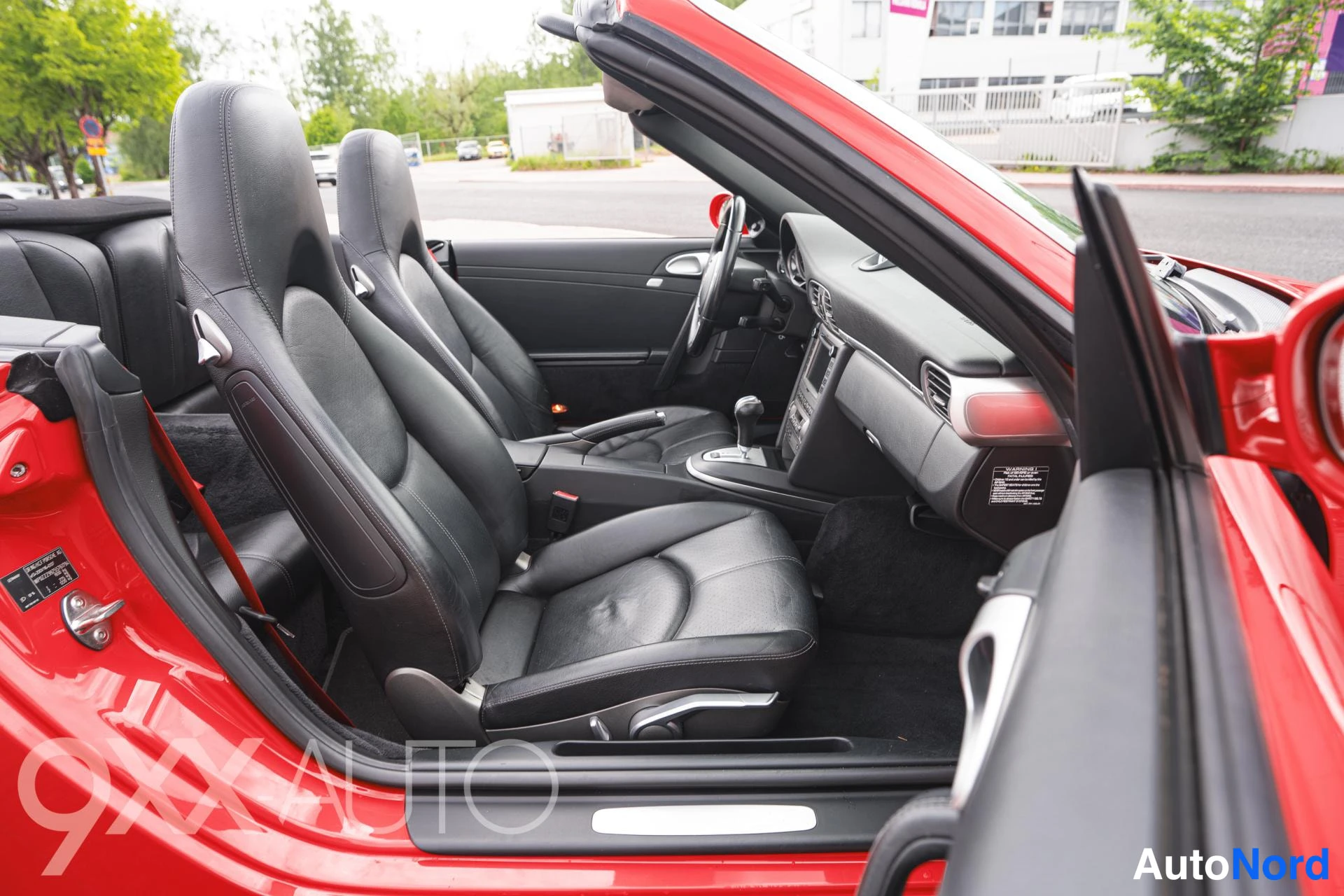 Punainen Porsche 911 2005, ulkokuva 16