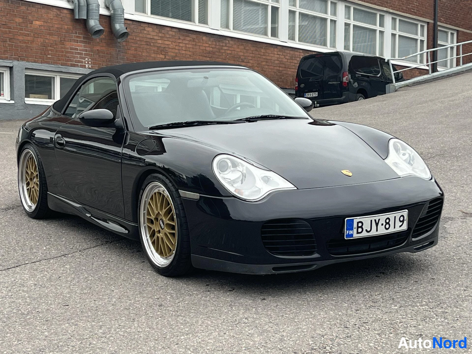 Musta Porsche Carrera 2002, ulkokuva 2
