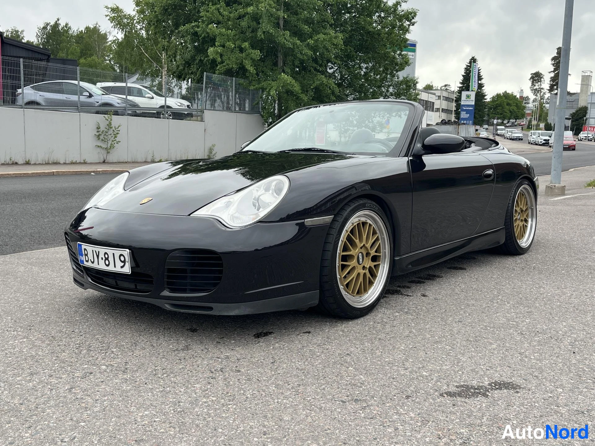 Musta Porsche Carrera 2002, ulkokuva 12