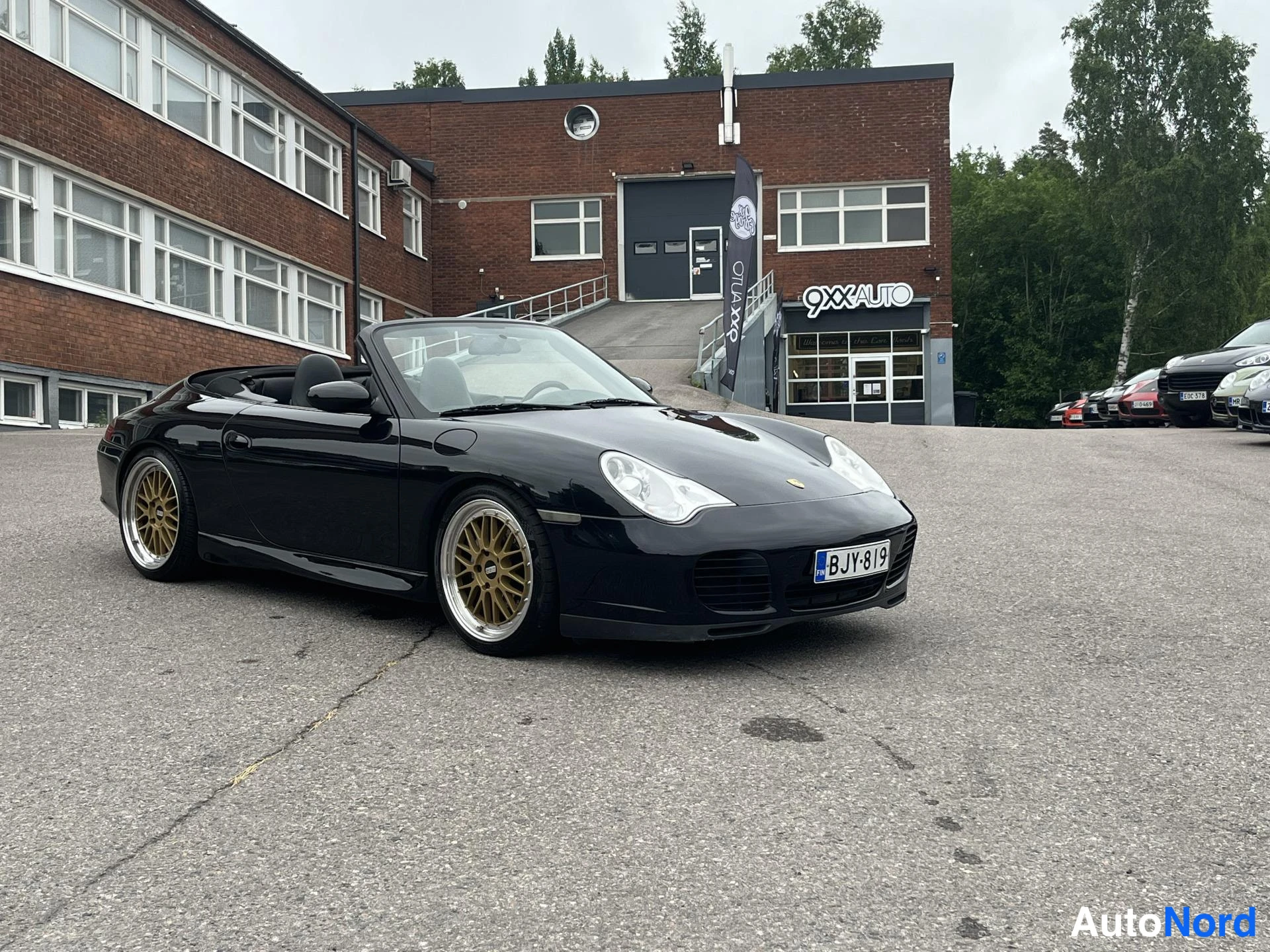 Musta Porsche Carrera 2002, ulkokuva 13