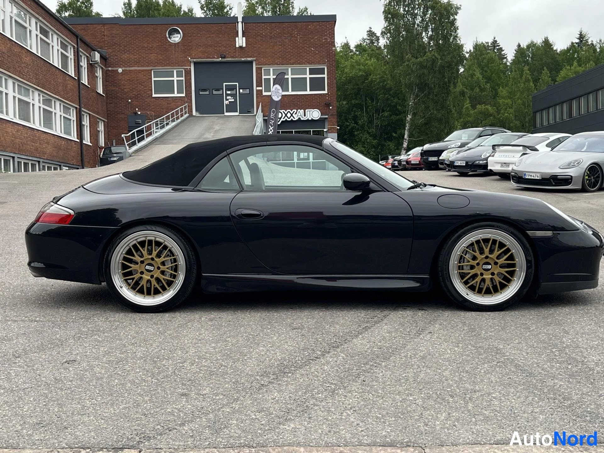 Musta Porsche Carrera 2002, ulkokuva 3