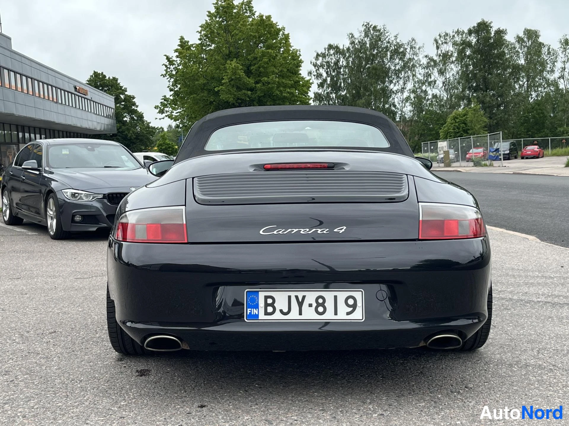 Musta Porsche Carrera 2002, ulkokuva 6