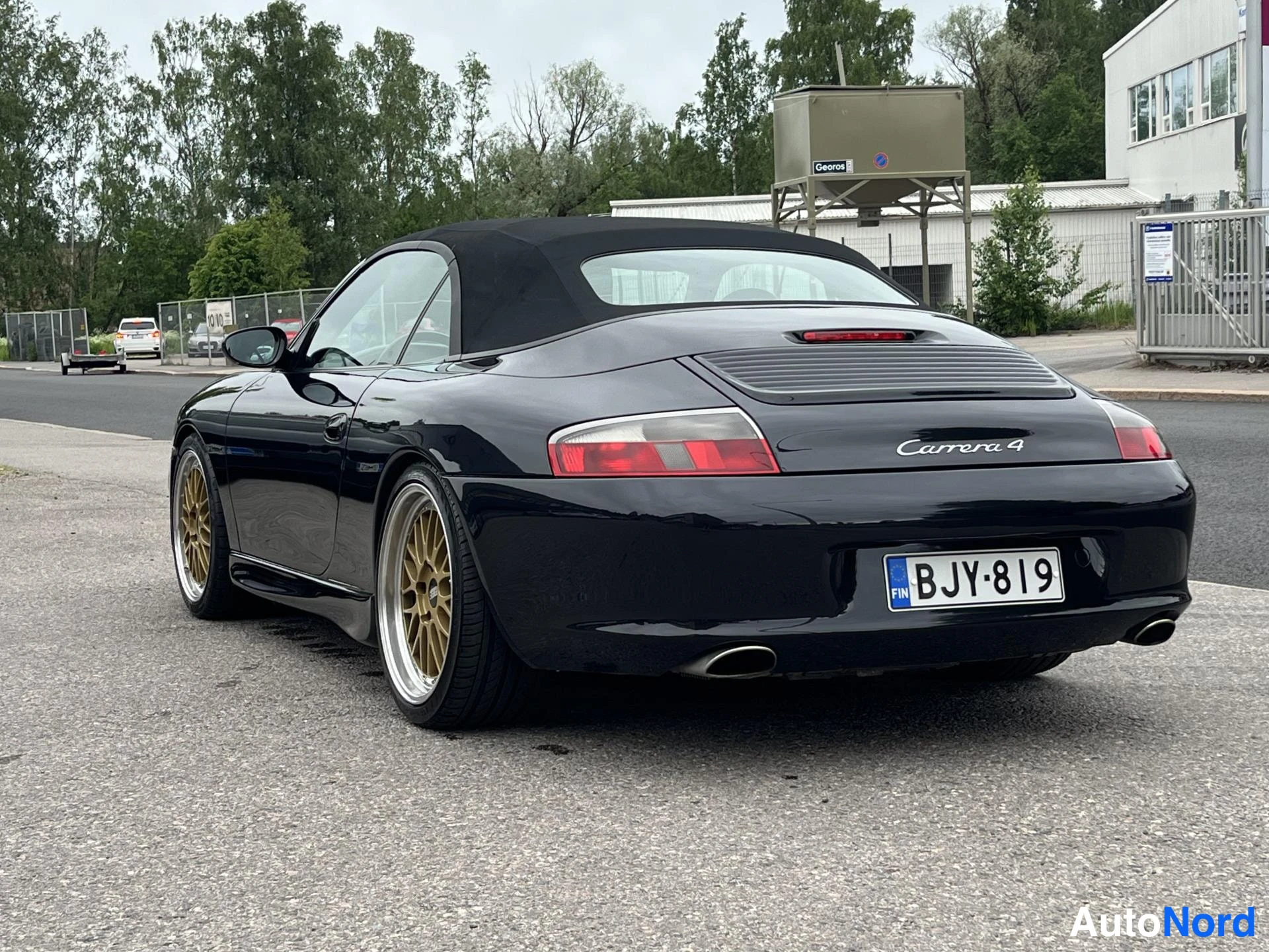 Musta Porsche Carrera 2002, ulkokuva 7