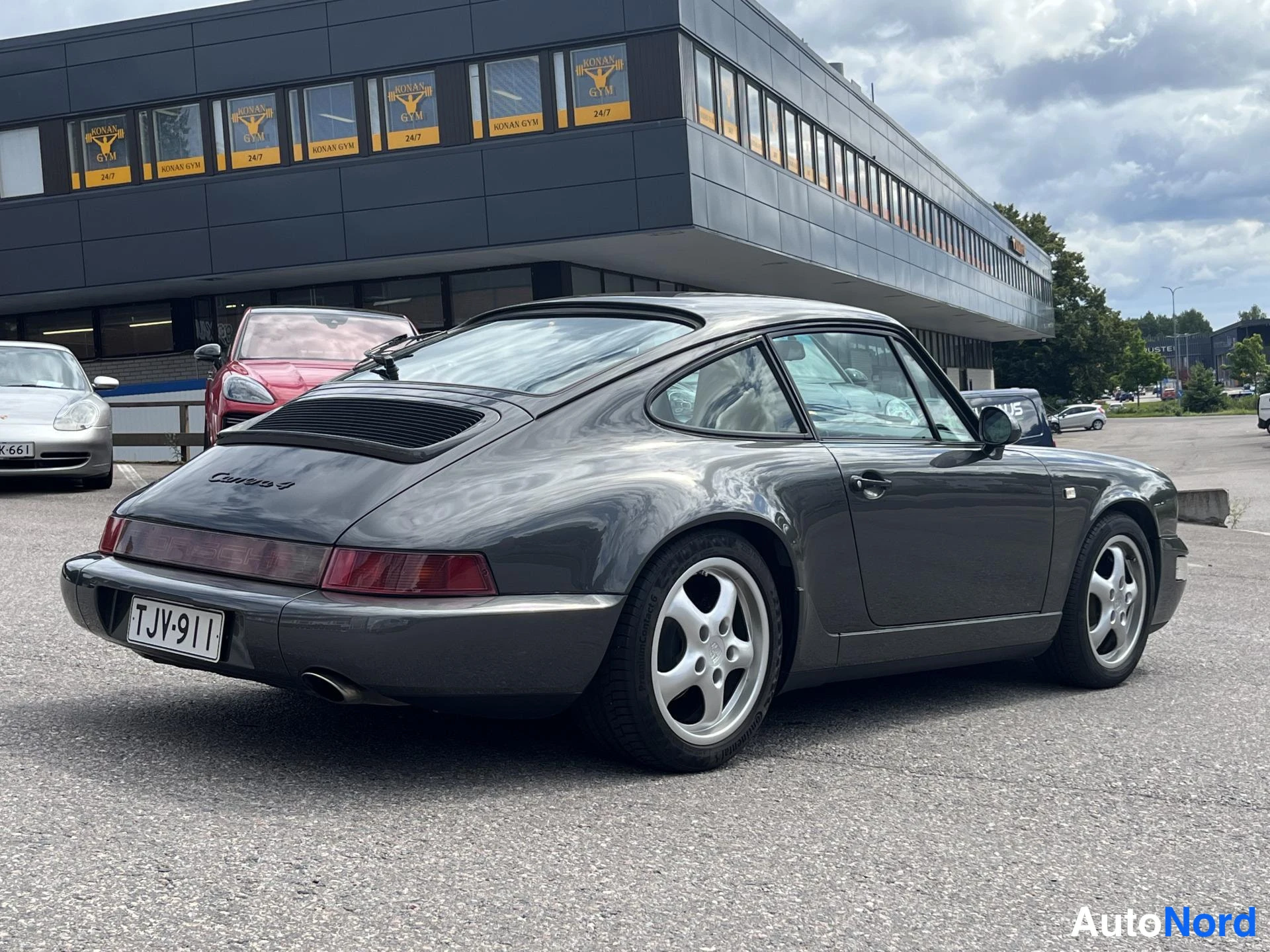Harmaa Porsche 964 1989, ulkokuva 2