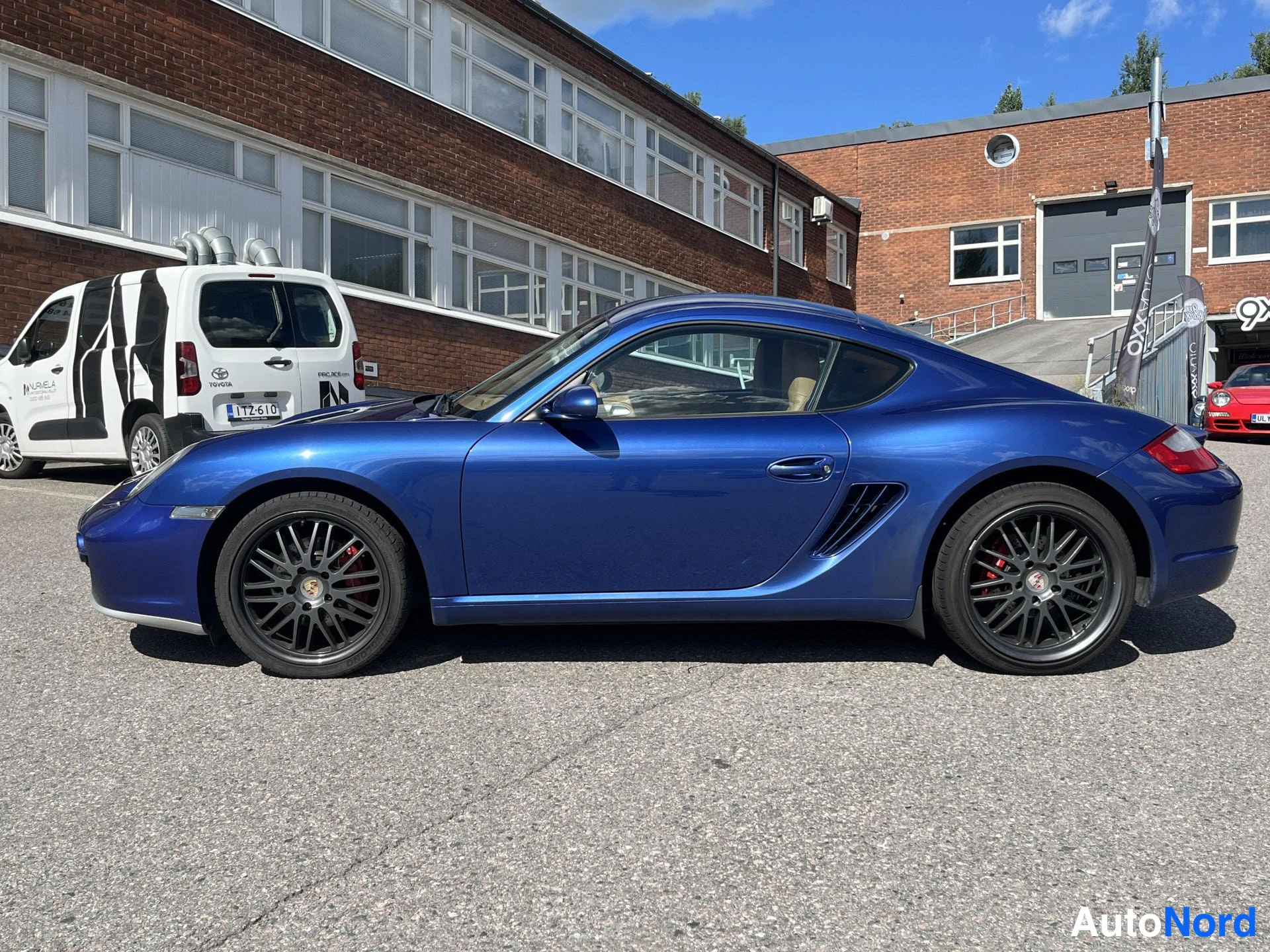 Sininen Porsche Cayman 2005, ulkokuva 6