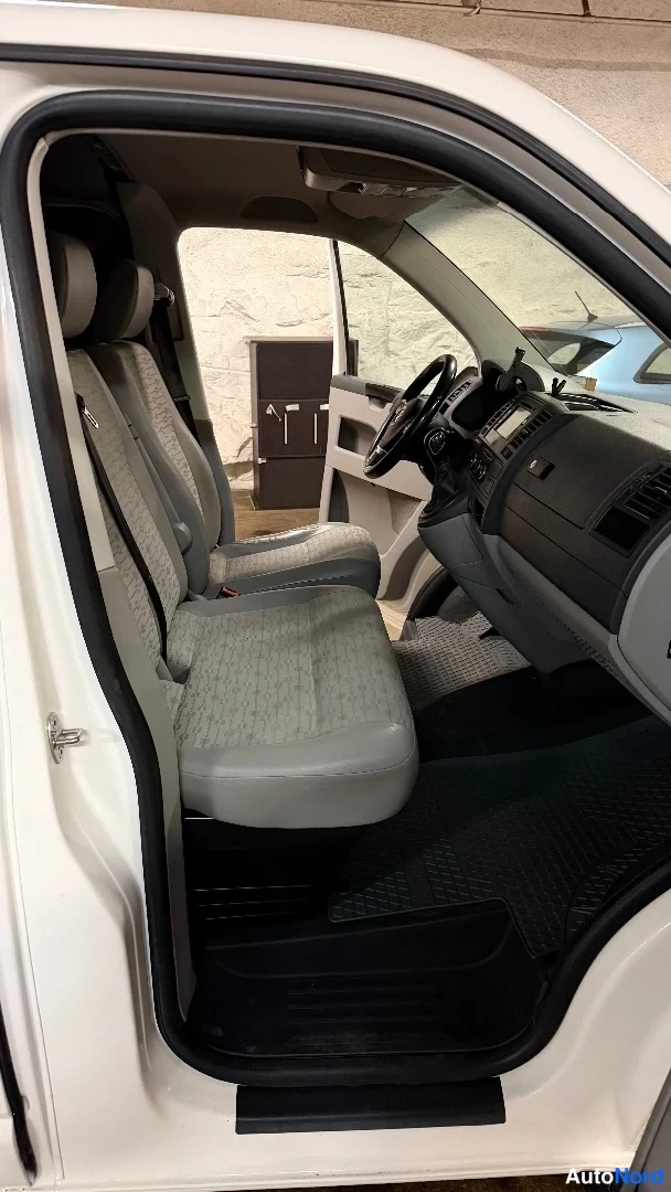 Valkoinen Volkswagen Transporter 2013, yksityiskohta, kuva 19