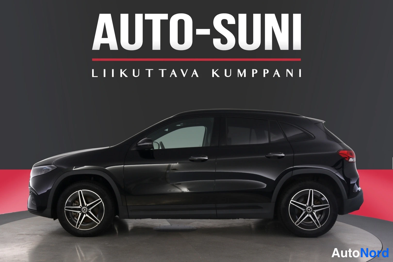 Musta Mercedes-Benz EQA 2023, etuviisto, keula vasemmalle, kuva 2