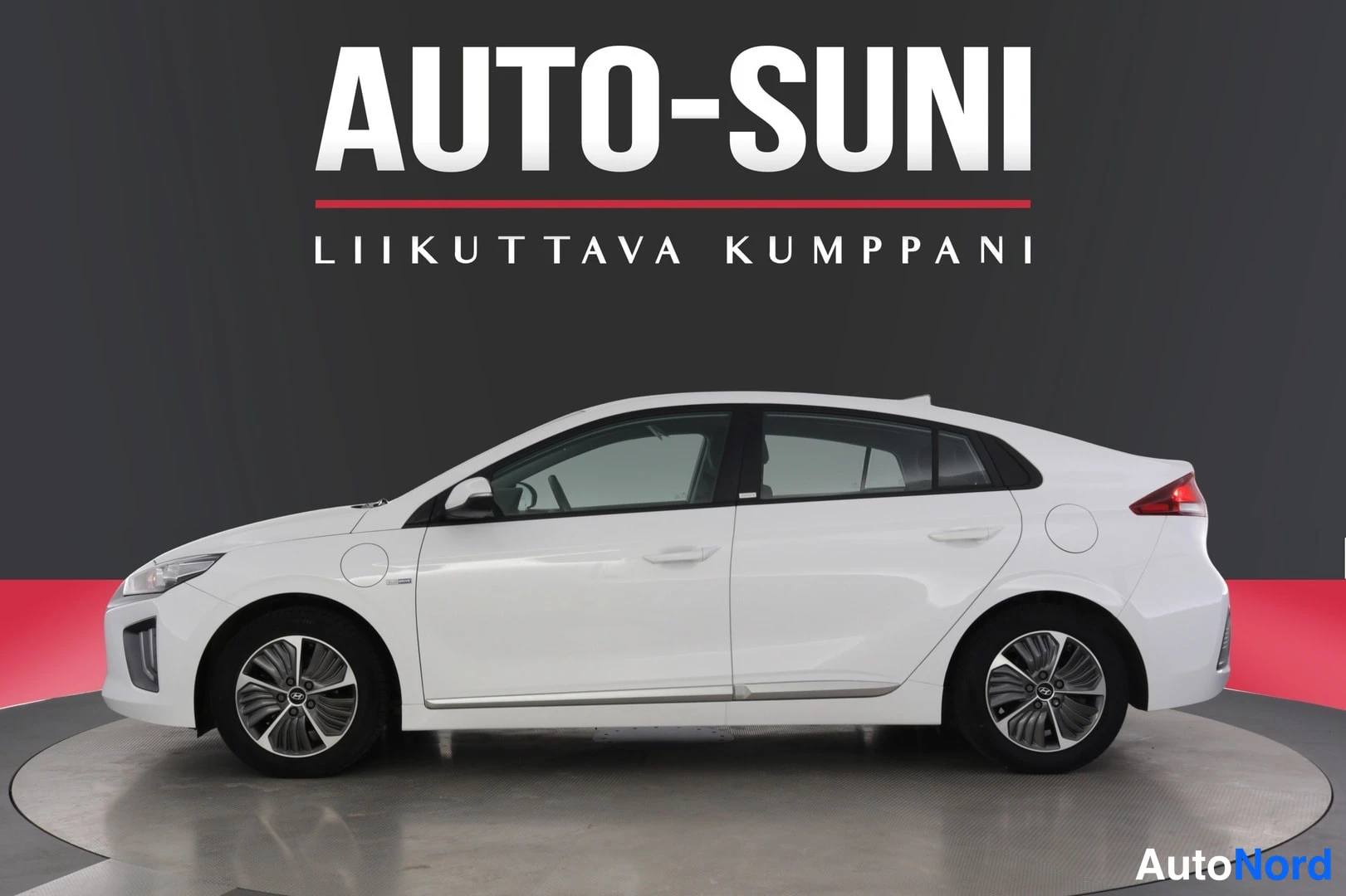 Valkoinen Hyundai IONIQ 2020, etuviisto, keula vasemmalle, kuva 2