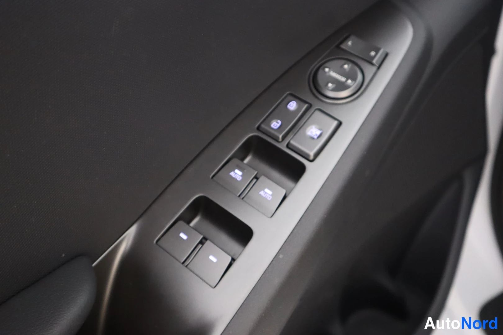 Valkoinen Hyundai IONIQ 2020, yksityiskohta, kuva 16