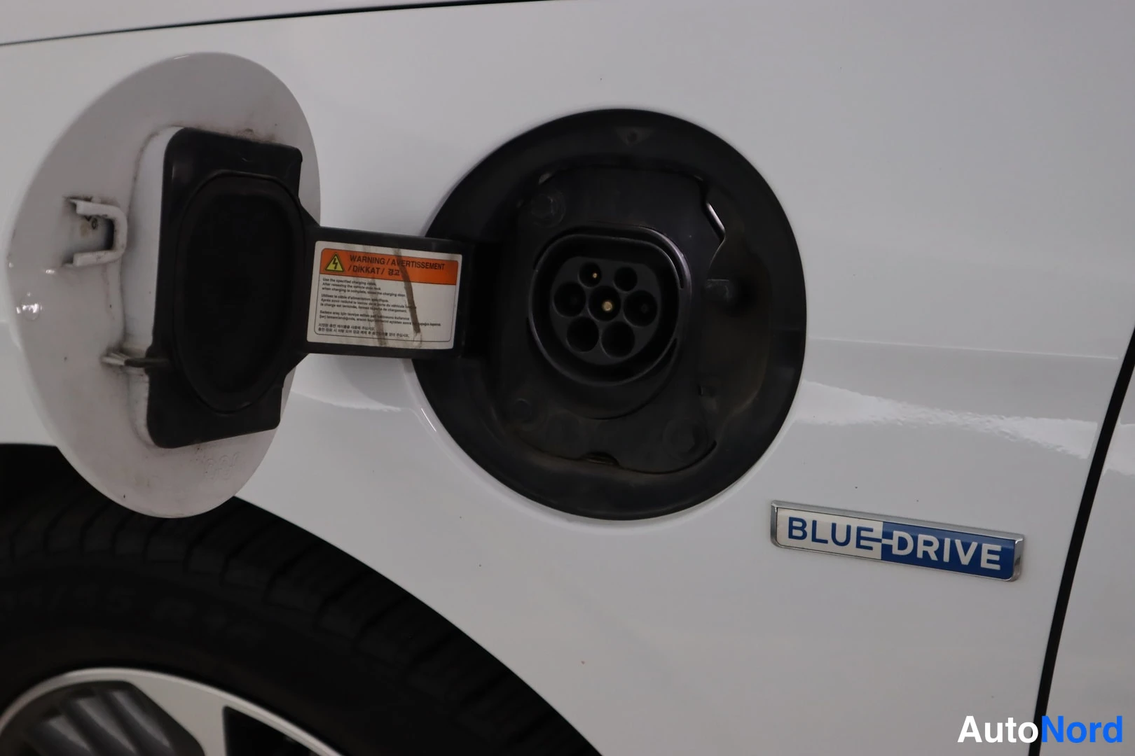 Valkoinen Hyundai IONIQ 2020, yksityiskohta, kuva 17