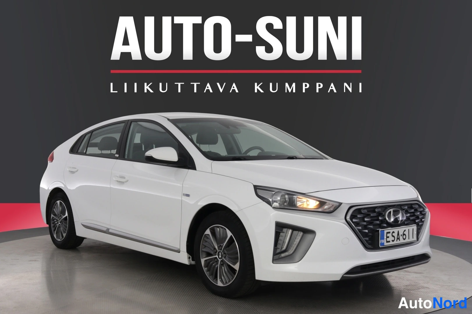 Valkoinen Hyundai IONIQ 2020, etuviisto, keula oikealle, kuva 3