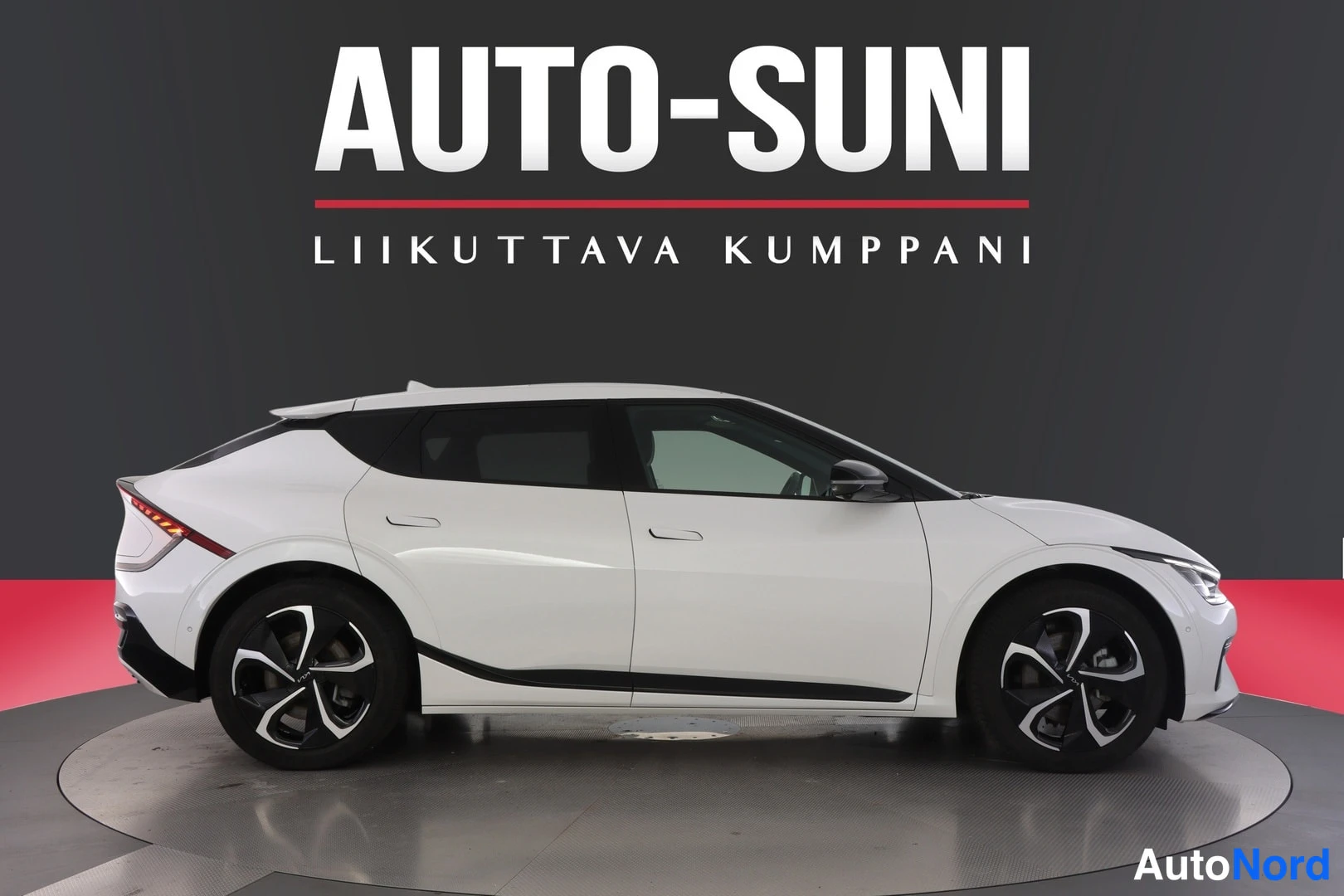 Valkoinen Kia EV6 2024, takaviisto, kuva 4