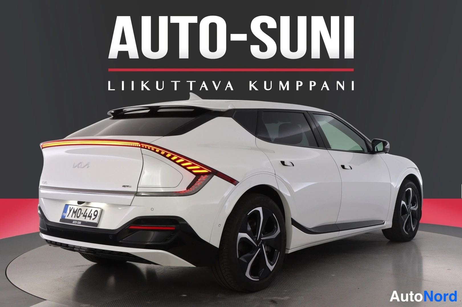 Valkoinen Kia EV6 2024, takaviisto, kuva 5