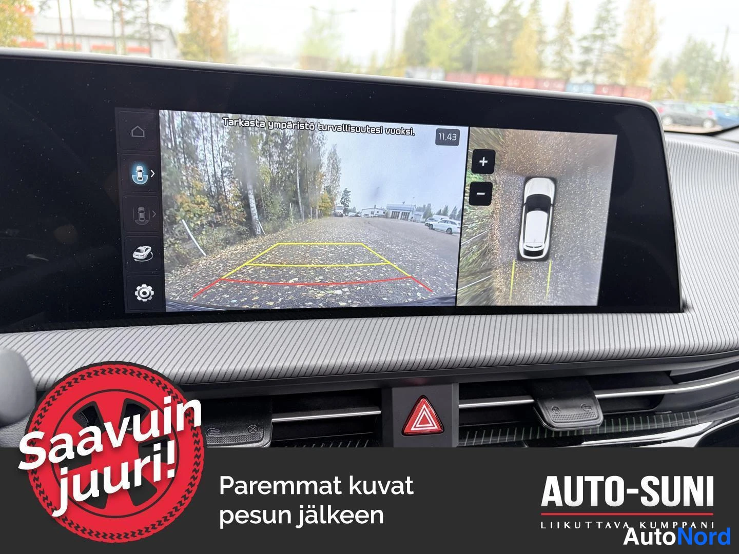 Ohjaamo: Close-up of infotainment screen displaying a 360-degree camera view with a top-down perspective of the car and a rear camera feed. The dashboard features a text