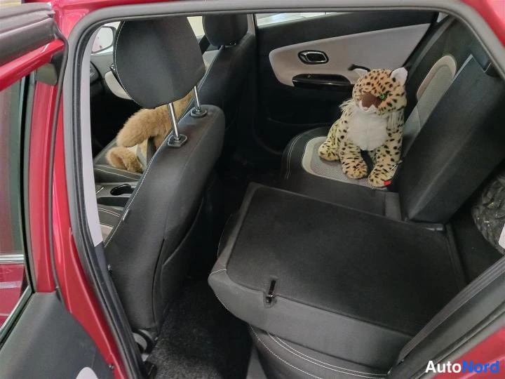 Punainen KIA cee'd 2017, tavaratila, kuva 11
