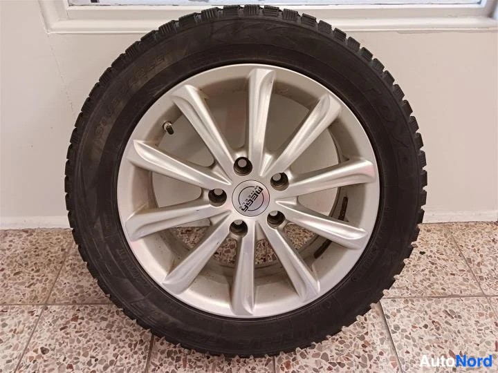 Punainen KIA cee'd 2017, yksityiskohta, kuva 15