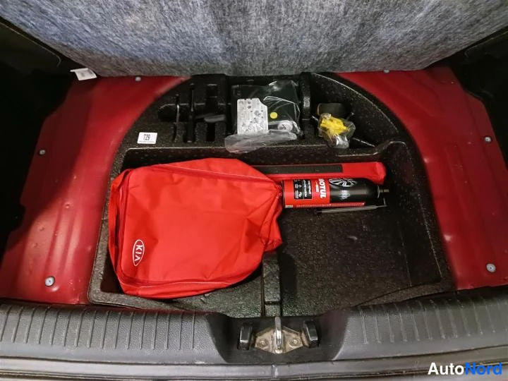 Punainen KIA cee'd 2017, tavaratila, kuva 13