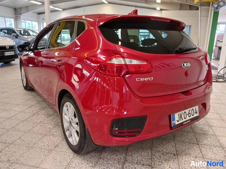 Punainen KIA cee'd 2017, takaviisto, kuva 5