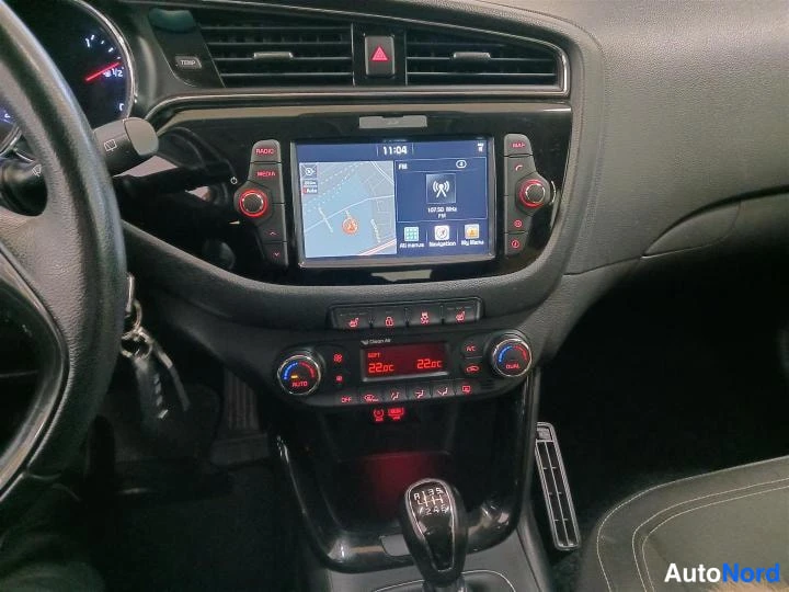 Punainen KIA cee'd 2017, ohjaamo, kuva 8