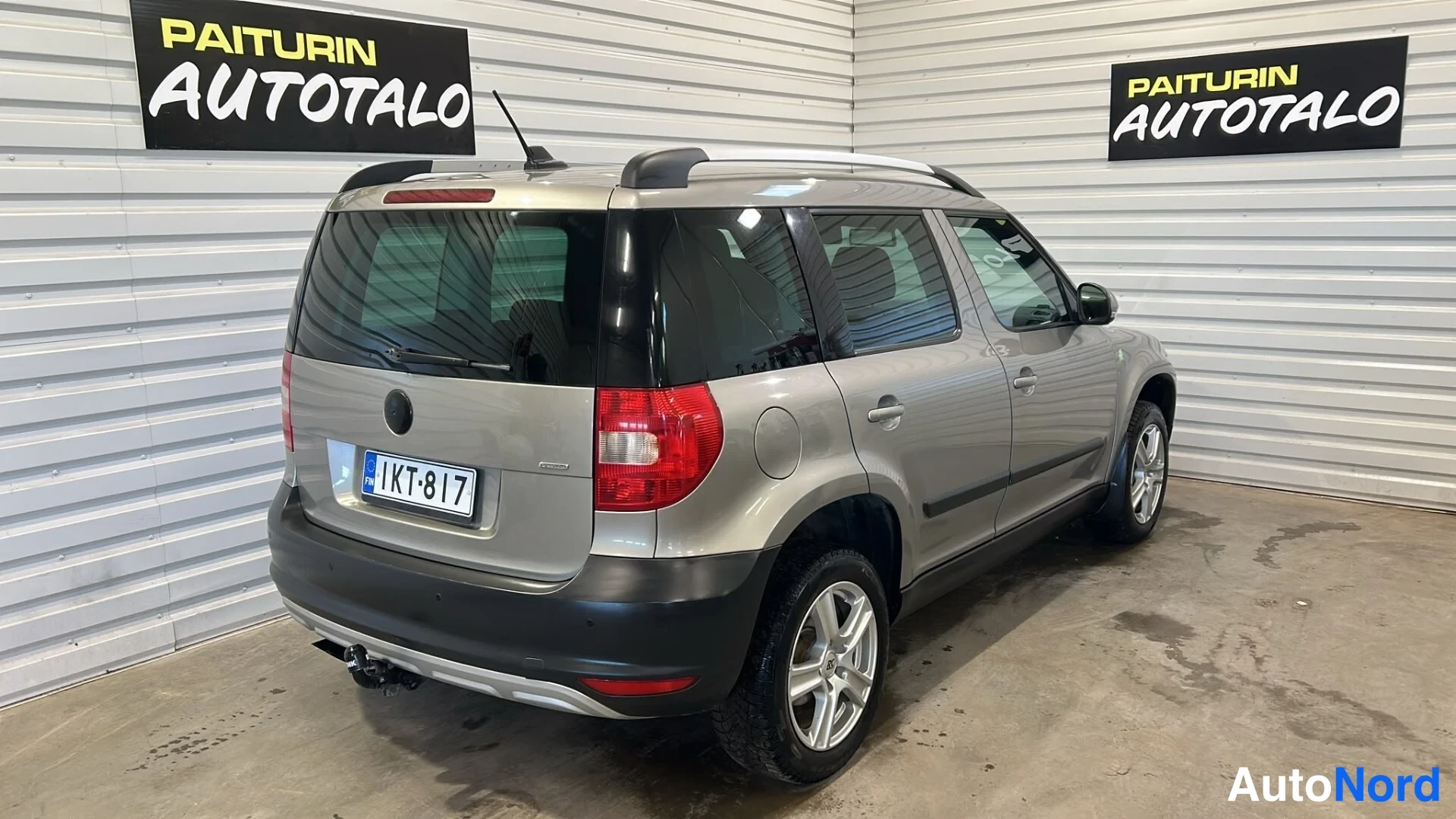 Beige Skoda Yeti 2013, takaviisto, kuva 7