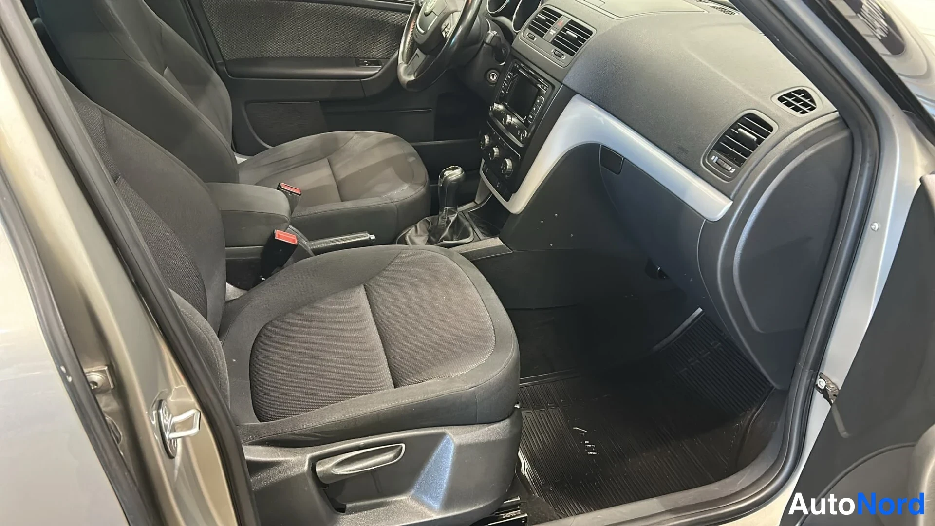Beige Skoda Yeti 2013, kuva 13