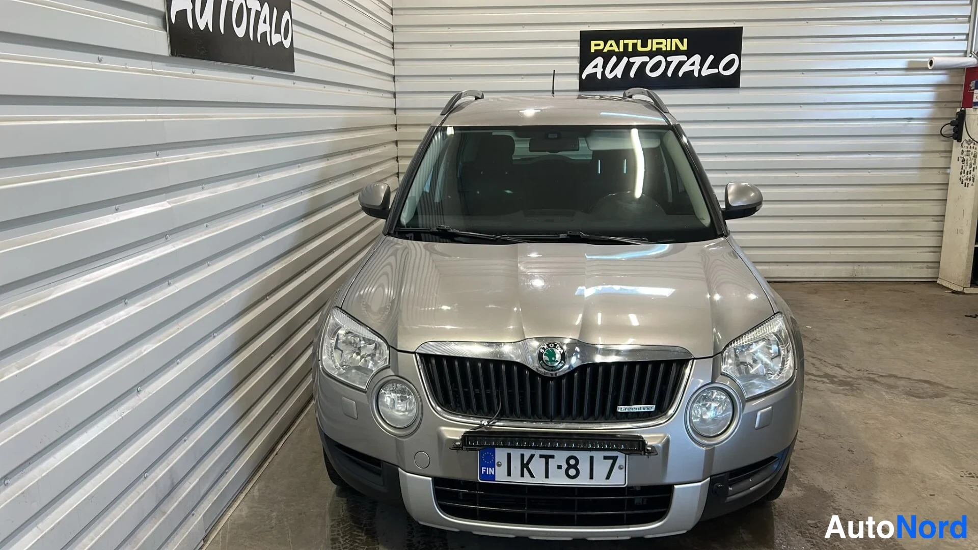 Beige Skoda Yeti 2013, edestä, kuva 3