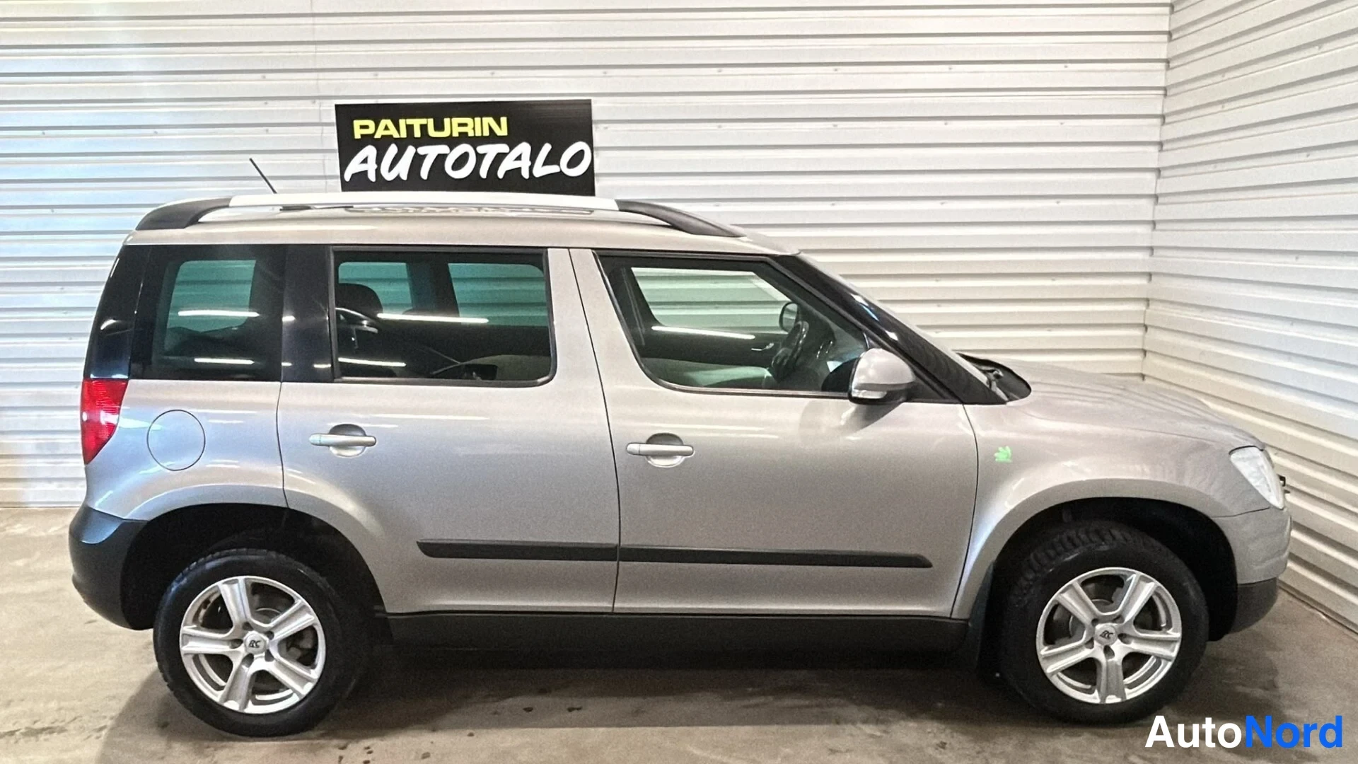 Beige Skoda Yeti 2013, sivulta, kuva 5