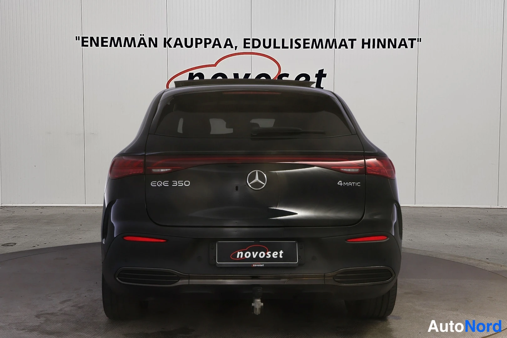 Musta Mercedes-Benz EQE 2023, takaa, kuva 6