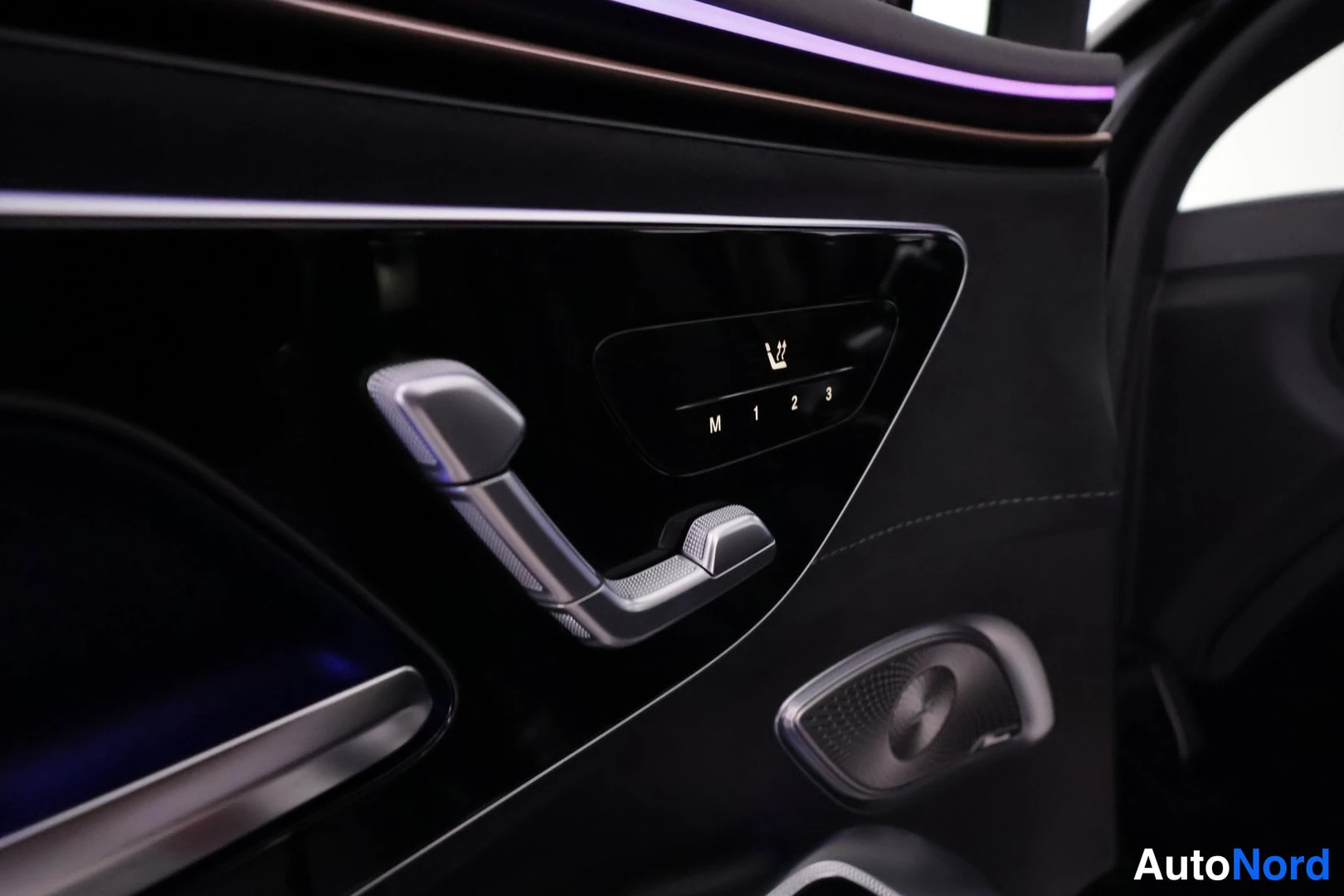 Musta Mercedes-Benz EQE 2023, yksityiskohta, kuva 27