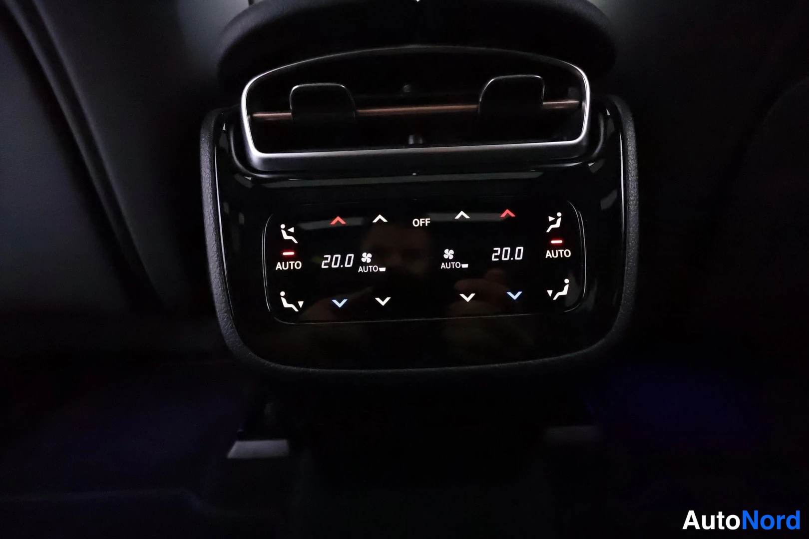 Musta Mercedes-Benz EQE 2023, yksityiskohta, kuva 37