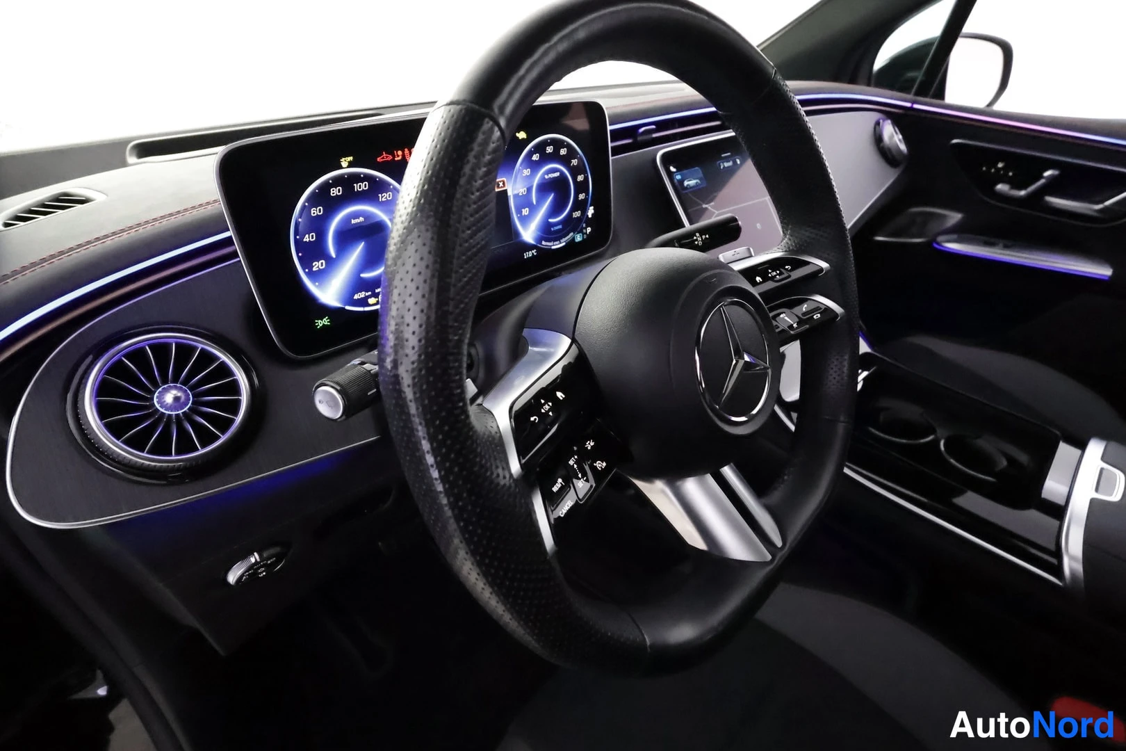 Musta Mercedes-Benz EQE 2023, ohjaamo, kuva 15