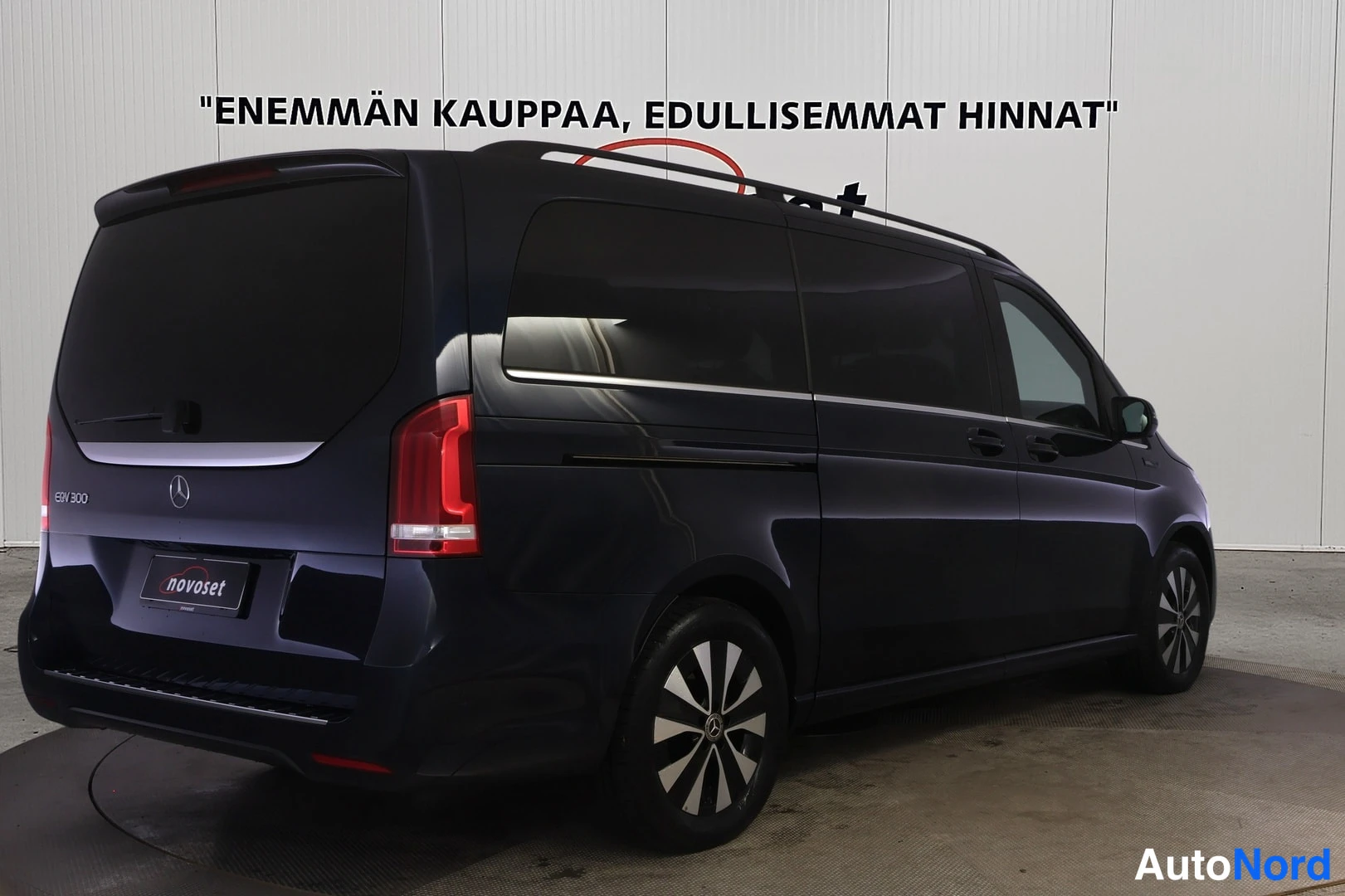 Sininen Mercedes-Benz EQV 2022, takaviisto, kuva 12