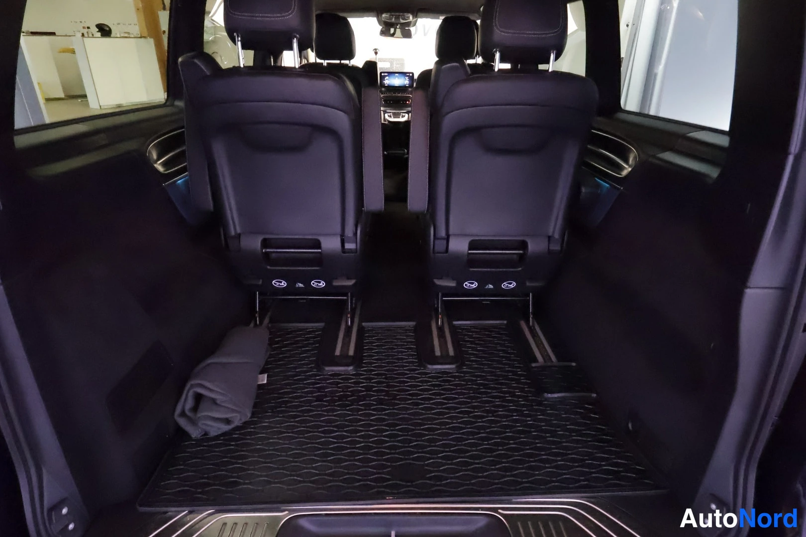 Sininen Mercedes-Benz EQV 2022, takaa, kuva 14