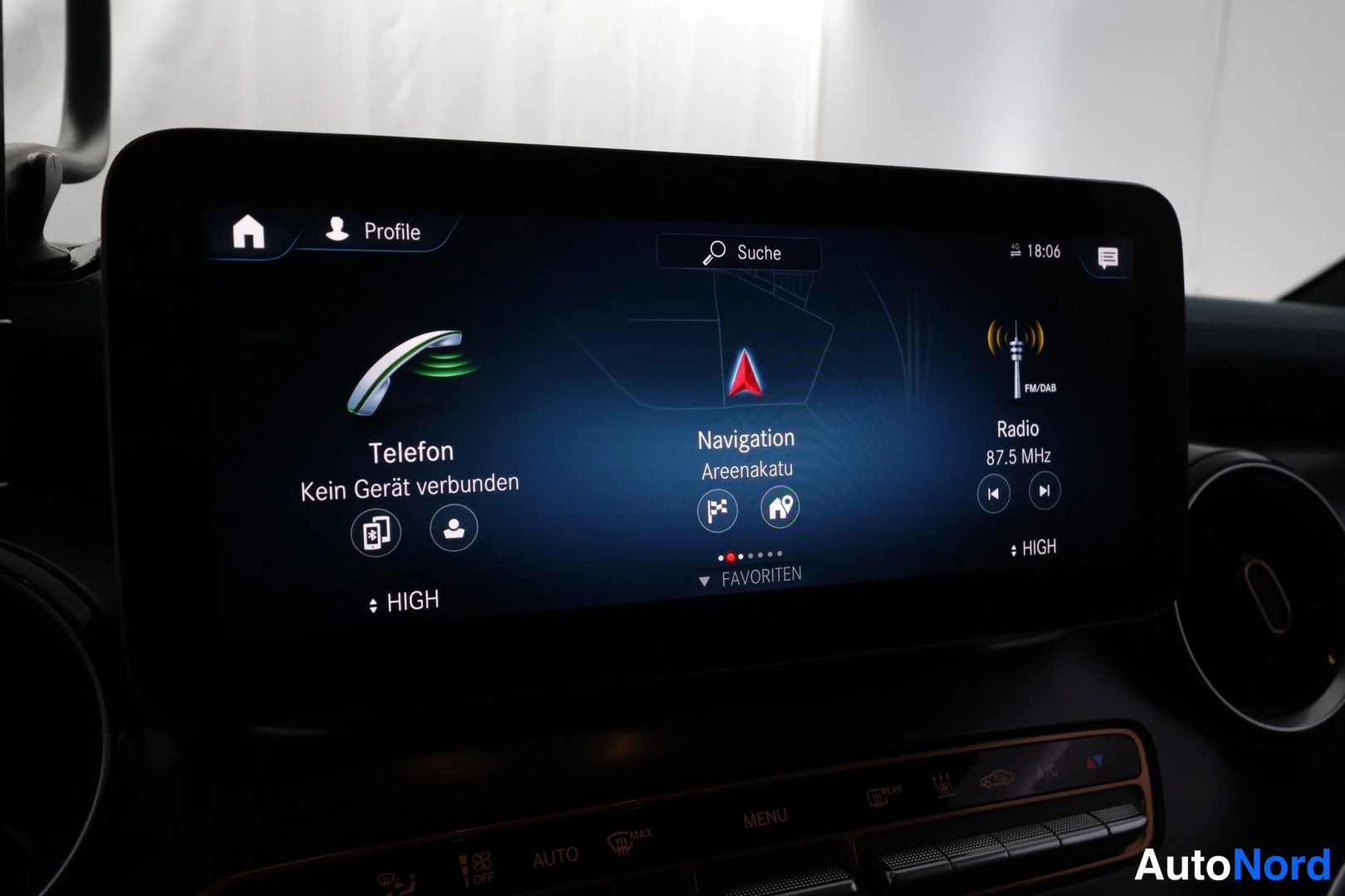 Sininen Mercedes-Benz EQV 2022, yksityiskohta, kuva 18