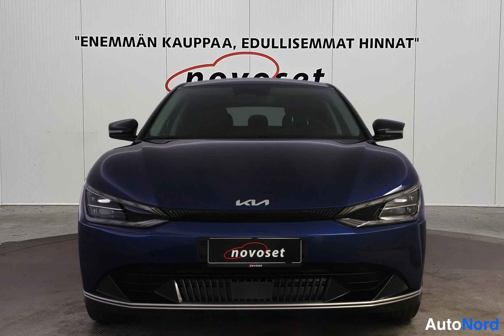 Sininen KIA EV6 2024, edestä, kuva 3