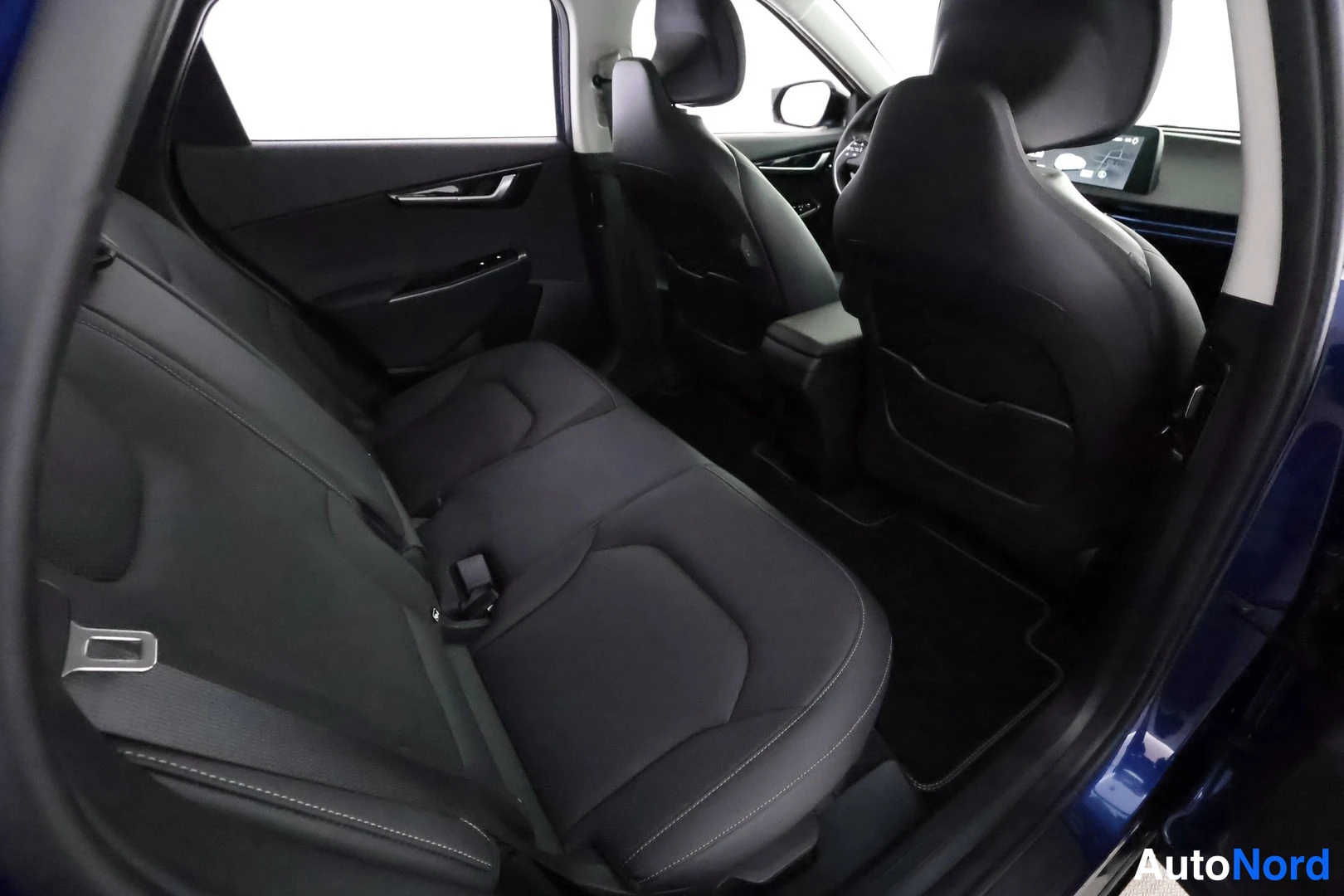 Sininen KIA EV6 2024, takaistuimet, kuva 22