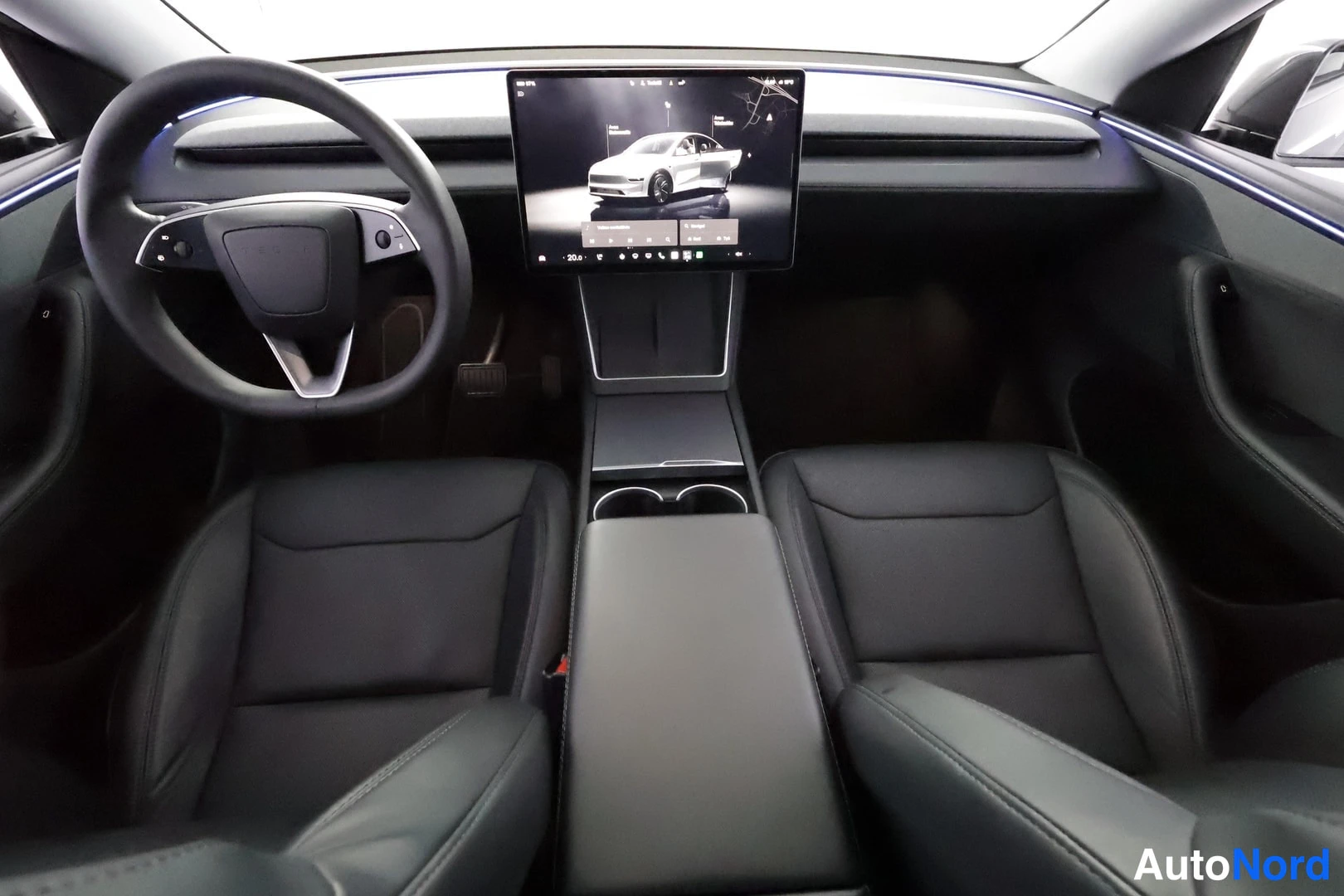 Harmaa Tesla Model Y 2025, ohjaamo, kuva 11