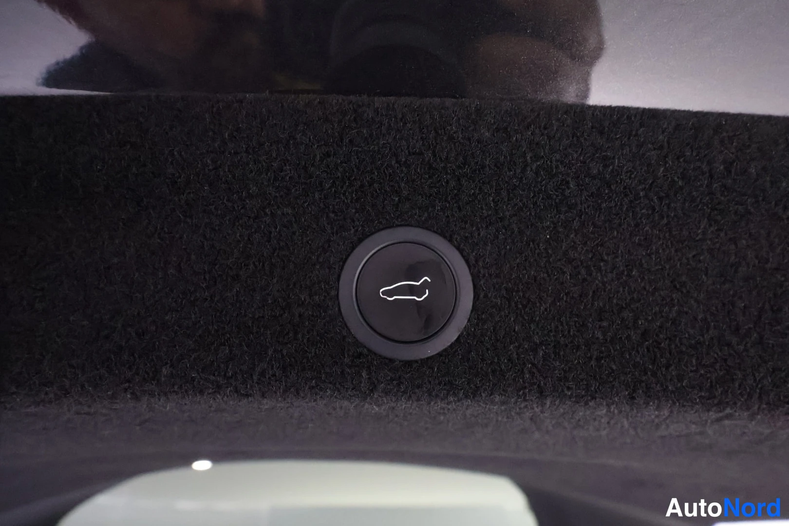 Harmaa Tesla Model Y 2025, yksityiskohta, kuva 26