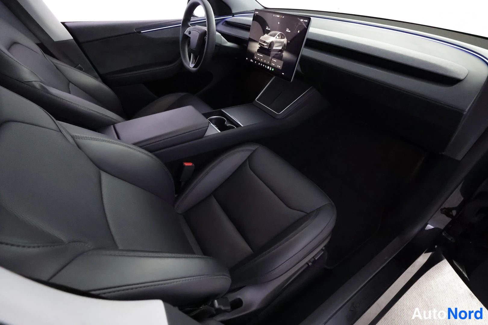 Harmaa Tesla Model Y 2025, ohjaamo, kuva 12
