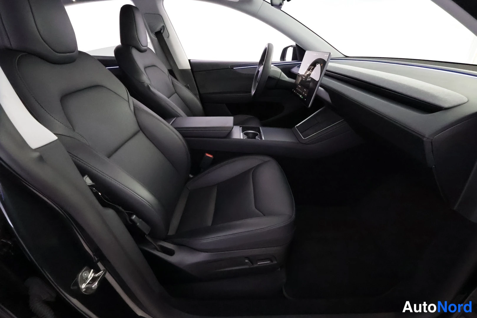 Harmaa Tesla Model Y 2025, ohjaamo, kuva 14