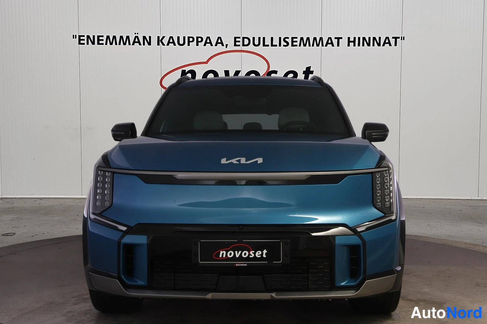 Sininen KIA EV9 2024, edestä, kuva 3