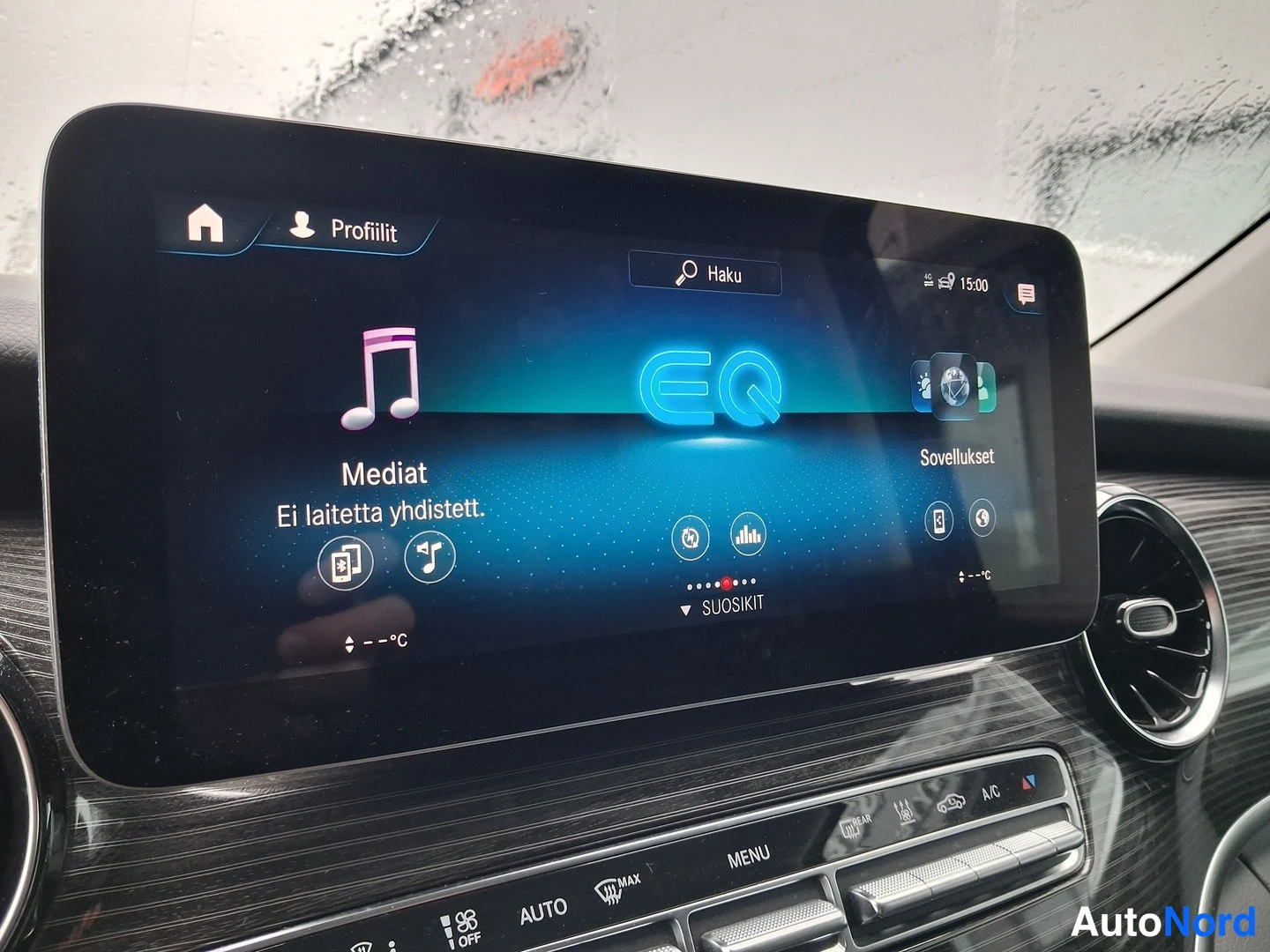 Ohjaamo: Infotainment screen displaying the media home menu. Central graphic shows a large blue 'EQ' logo. Left side shows 'Mediat' with a music note icon. Right side sh