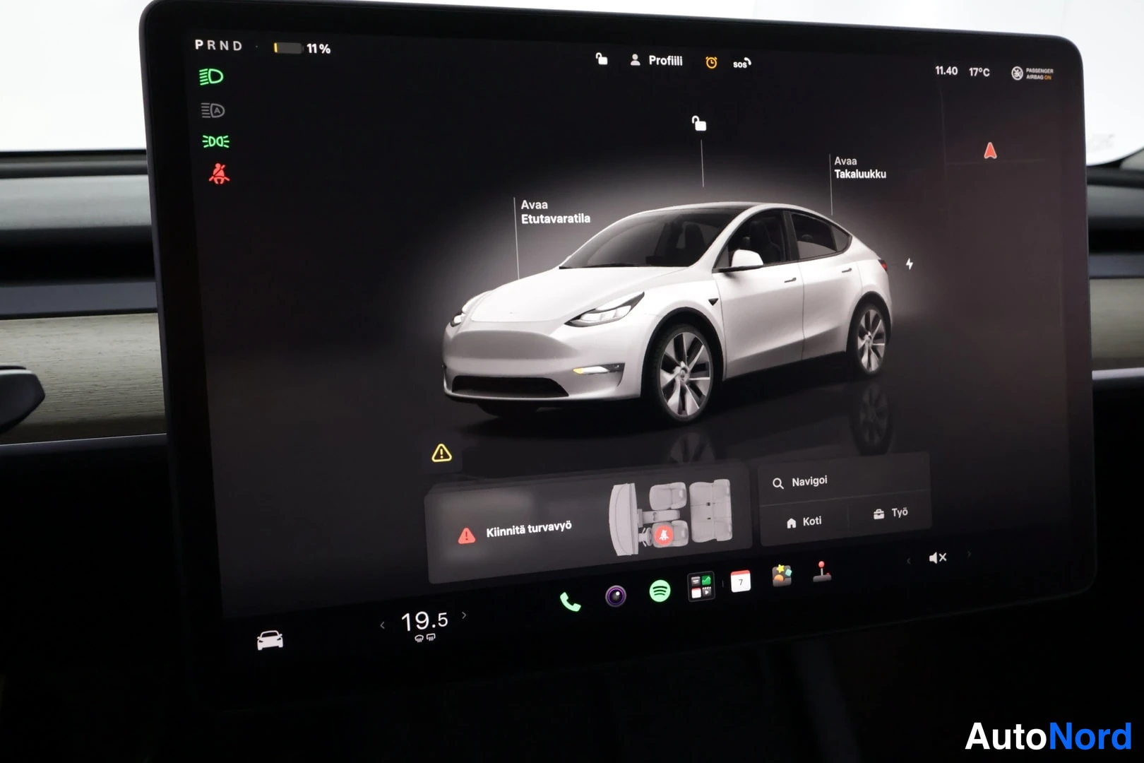 Valkoinen Tesla Model Y 2023, yksityiskohta, kuva 29