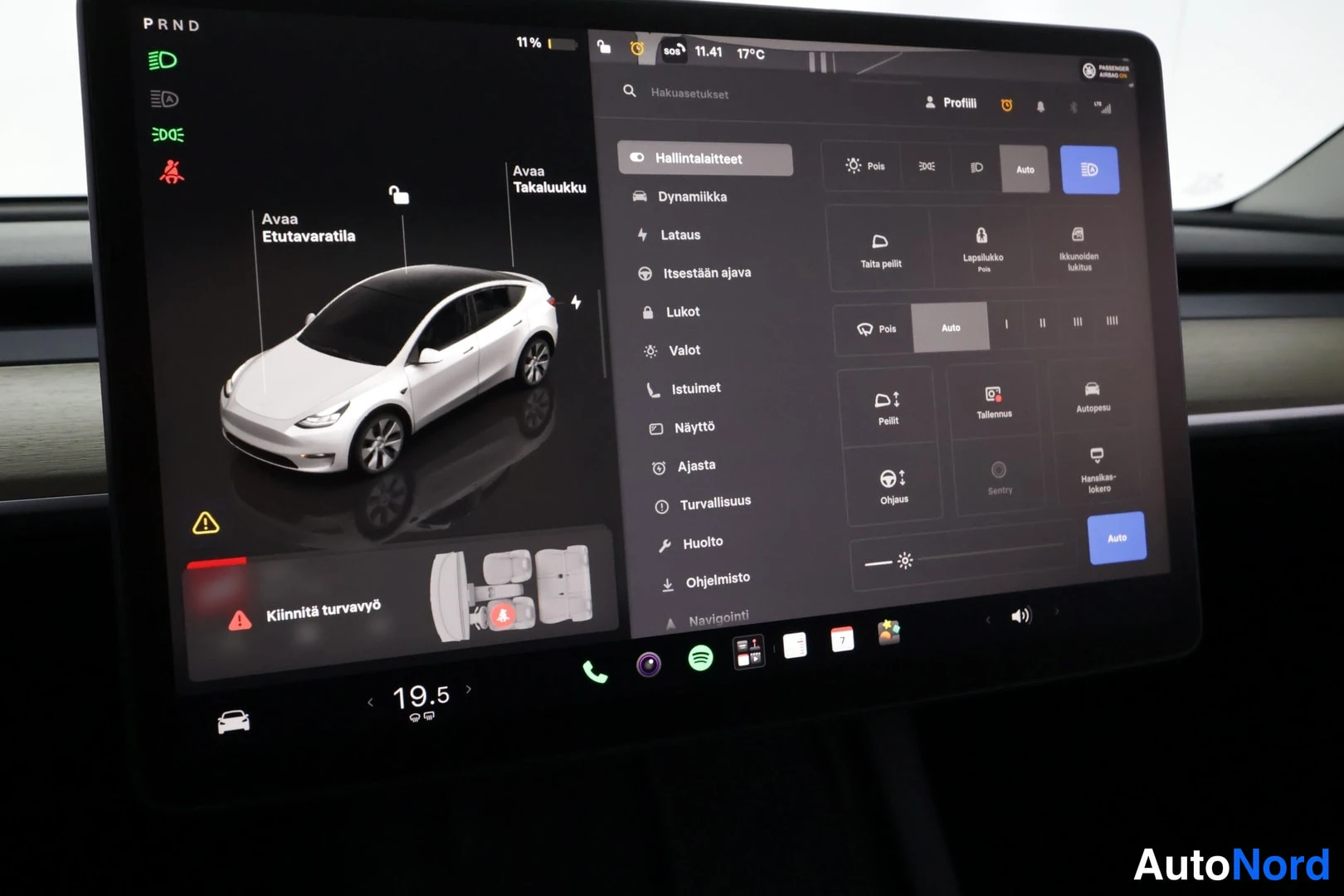 Valkoinen Tesla Model Y 2023, kuva 34