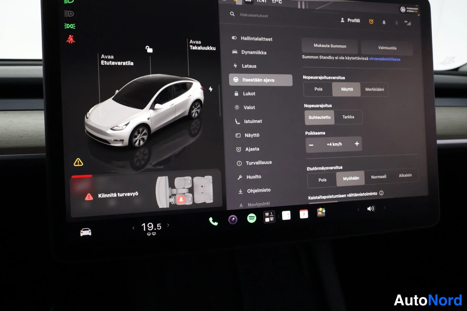 Valkoinen Tesla Model Y 2023, kuva 37