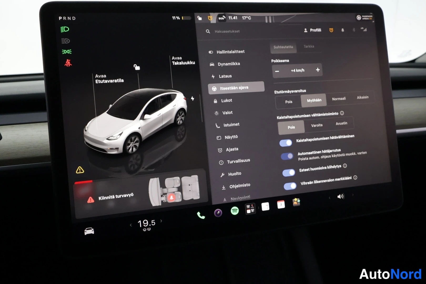 Valkoinen Tesla Model Y 2023, kuva 38